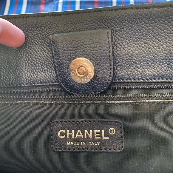 VINTAGE CHANEL Black Petite Shopping Tote - Picture 5 of 6